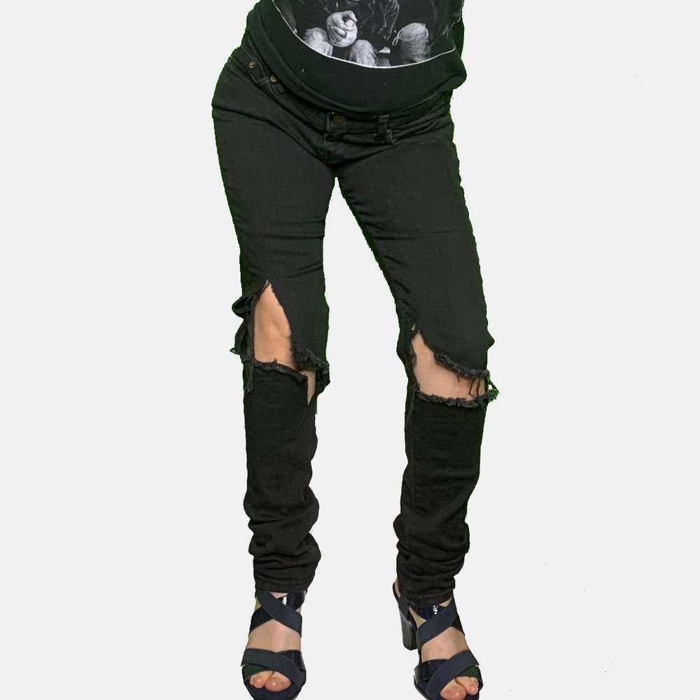 Saint Laurent Paris Ripped Skinny Jeans in Black. Like New. Size US 4 / Jeans 26